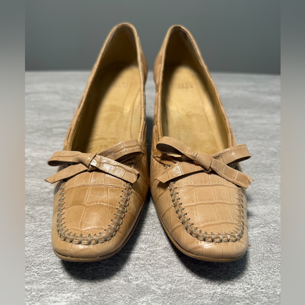 Stuart Weitzman "Glovemid" Kitten Heels Brown Crocodile-Embossed Leather Size 9